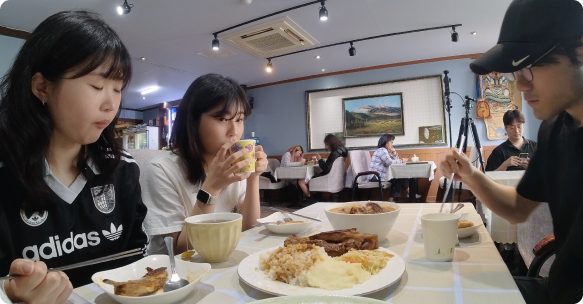 세계음식 테이블 사진