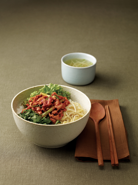 제육비빔밥 (Jeyuk-bibimbap)