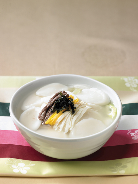 떡국 (tteok guk)