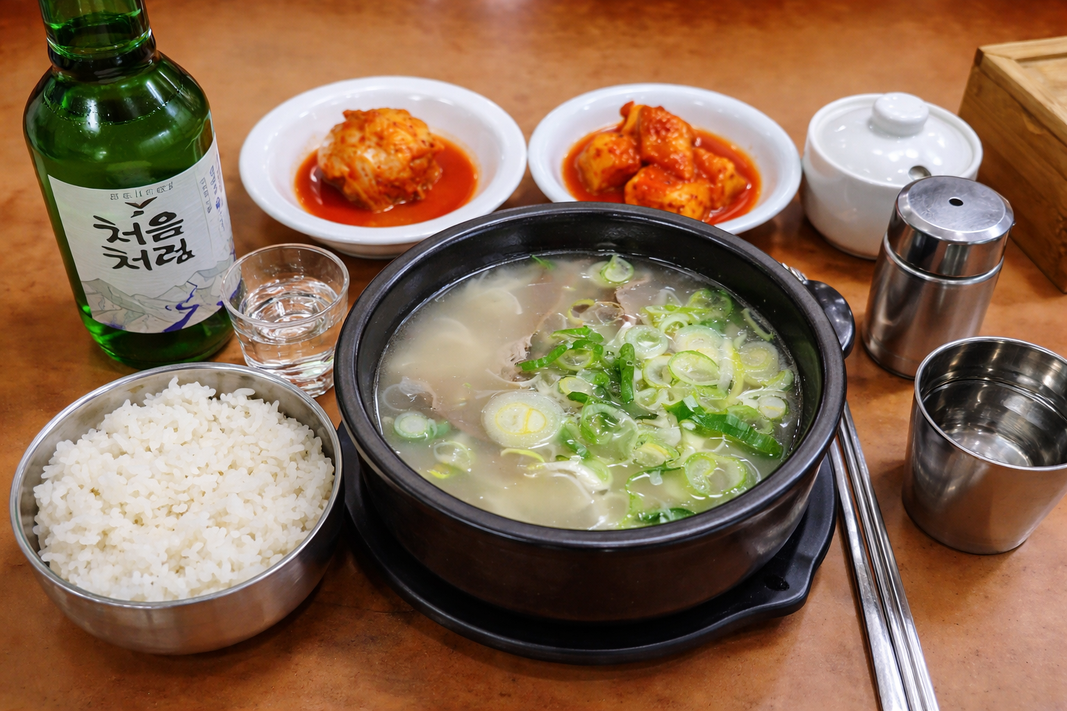 설렁탕과 반찬들, 그리고 소주